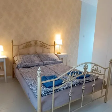 Boldogasszony 38 - Resty Apartment
