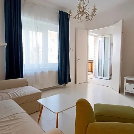 Apartment Boldogasszony 38 - Resty *